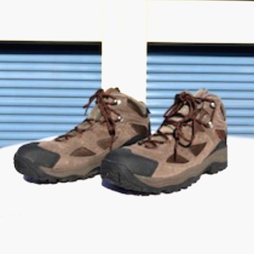 Size: 11 Mid Hiking & Outdoor Ankle Boots . Coremic Ridge Columbia . New in Box